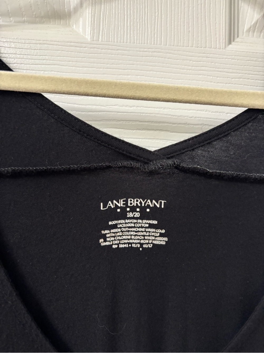 Lane Bryant Plus 18/20 Black Scoop Neck Lace Hem Cap Sleeve Top - Picture 6 of 6